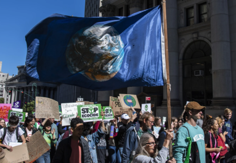 climate-protesters-focus-on-fossil-fuels-2064aa8aaabc9530e85a52cd875e954e1732639045.png