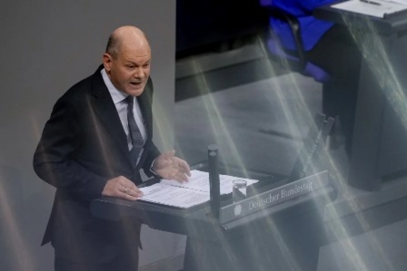 german-chancellor-olaf-scholz-speaks-during-a-plenary-session-at-the-german-bundestag-where-he-faces-a-vote-of-confidence-berlin-germany-on-monday-d3df15ee039f3e4479a09fc07f1e52211734370715.jpg