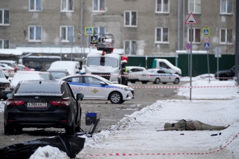 a-dead-body-lies-inside-a-police-cordoned-area-in-moscow-07a62be525ecd3d77d6085925dbff69f1734432139.jpg