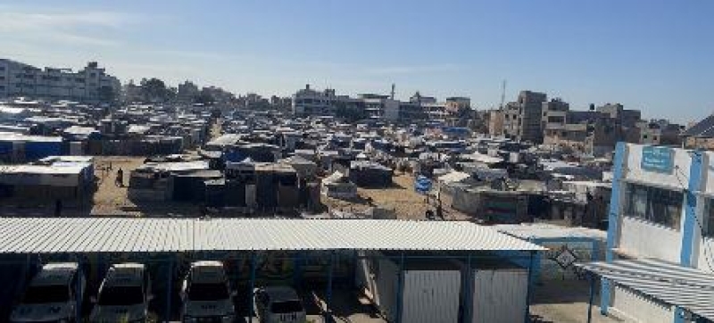 gazans-are-living-in-temporary-shelters-in-khan-younis-b60645c0d74791fa871bb13fda00e4b31734372972.jpg