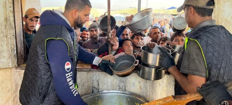 hot-meals-are-a-lifeline-to-many-gazans-while-the-ongoing-israeli-siege-of-northern-gaza-enters-its-75th-day-d6ccf7b33796c0b9e366e959b3631bb21734750127.jpg