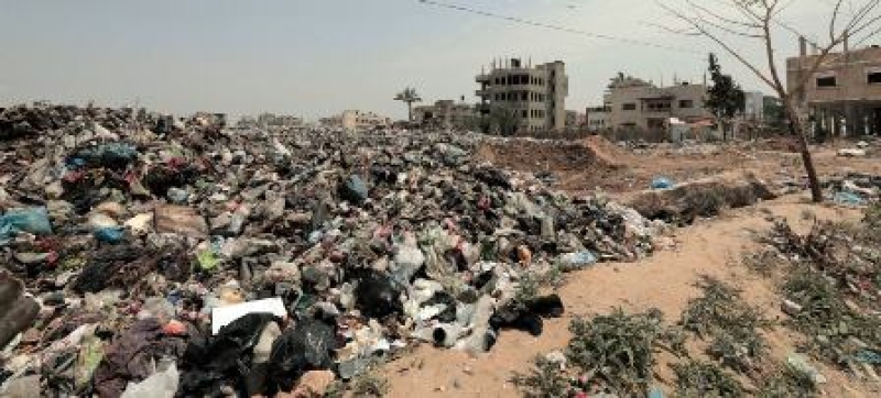 debris-and-waste-continue-to-pose-a-health-threat-to-people-in-gaza-c63e7acf7c425423be6c8f3681ef41201736014414.jpg