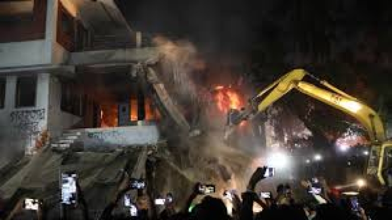 dhanmandi-no-32-house-demolished-with-bulldozer-on-wednesday-night-d2a4296a36825e79d4127f9e125d525e1739033340.jpeg