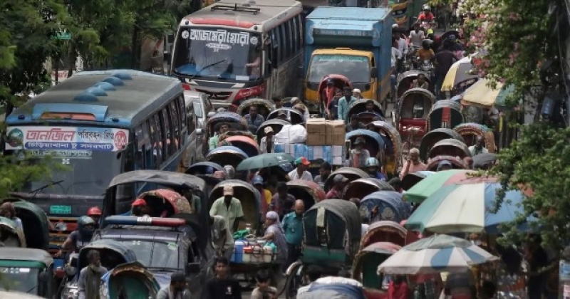 traffic-congestion-on-a-dhaka-street-fce714615099653ce44d568852f937a71740408380.jpg