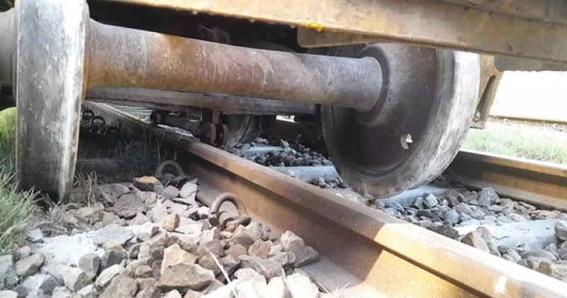 derailed-wheels-of-the-chattogram-bound-train-at-brahmanbaria-on-sunday-9-march-2025_11zon-cca137d903d2355ccca1f901927781711741494043.jpeg