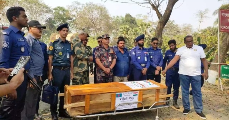 body-of-indian-national-handed-over-through-sonamasjid-border-in-chapainawabganj-5ef9fd91fbe859b7ea9f3d2d49e5a9461742015758.jpg