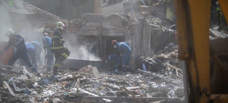 rescue-workers-search-through-the-rubble-of-a-destroyed-building-following-the-24-april-2025-strike-in-kyiv-ukraine-019826bd7b14601005918050c12e660e1747504653.jpg