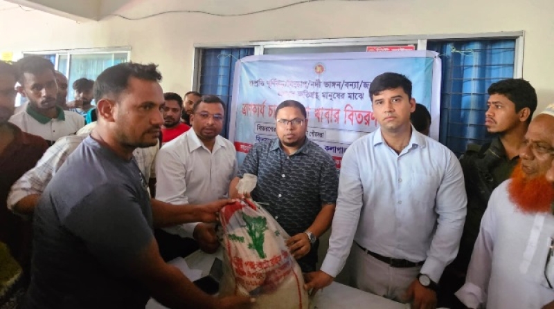 1200-poor-families-given-relief-materials-in-kalapara-1445101cfe8f612d36e729b1ae28360b1748709784.jpg