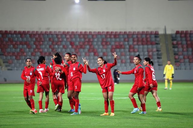 women-footballers-of-bangladesh-after-the-draw-with-jordan-at-the-king-abdullah-stadium-on-tuesday-night-92a91068b3452705ab2f832e22eba3281749008353.jpg