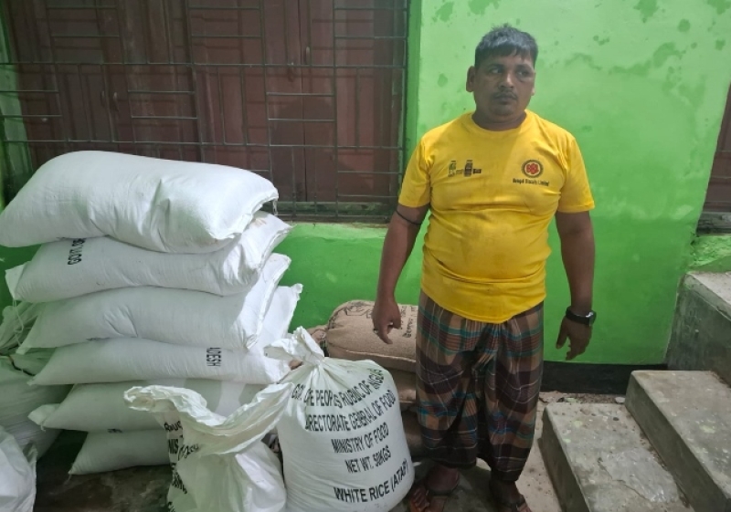 vgf-rice-at-chandpur-police-members-house-a90d704e4666a3f8b9c5c2663e041b841750268187.jpg