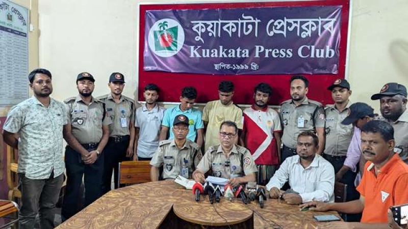 four-persons-were-arrested-in-kuakata-on-friday-along-with-chrystal-math-and-yaba-pills-by-the-narcotics-department-605de00e01049617121926ac9fa34f811751650730.jpg