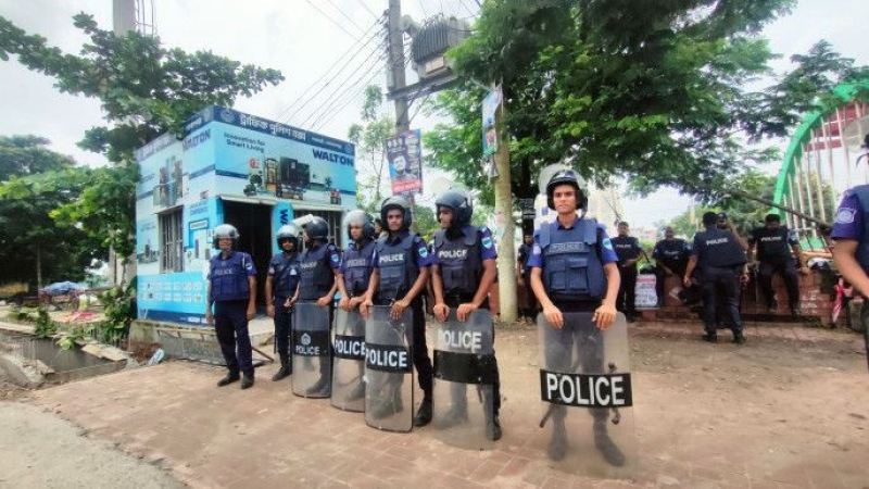 police-on-guard-in-gopalganj-on-wednesday-17-july-2025-4a17caaf23720e23ca786499ef1a349a1752818947.jpg