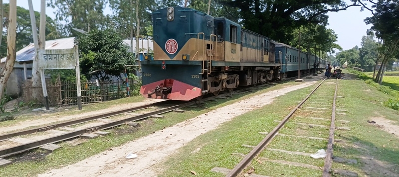 dilapidated-rail-line-on-the-kurigram-chilmari-section-of-bangladesh-railway-4d201e3ea45ea3e9306a9df7b90706881754970813.jpg