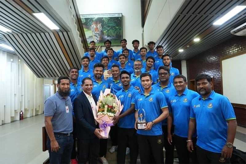 victorious-bangladesh-u19-return-home-4c23daf606f6ad02596ee8a961f5a8601755019531.jpg